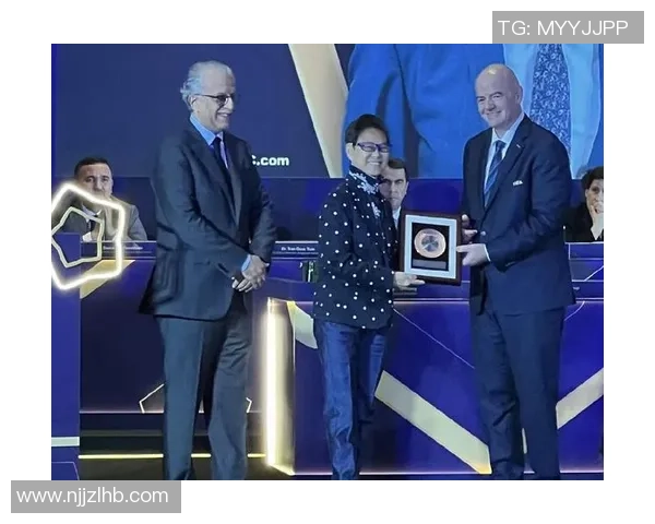 今天我们悼念一位传奇足球明星的离世与他辉煌的职业生涯回顾