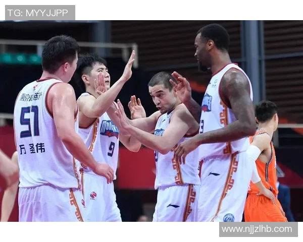南京篮球队荣登篮球配合排行榜第二名展现团队实力与默契 南京篮球队荣登篮球配合排行榜第二名展现团队实力与默契
