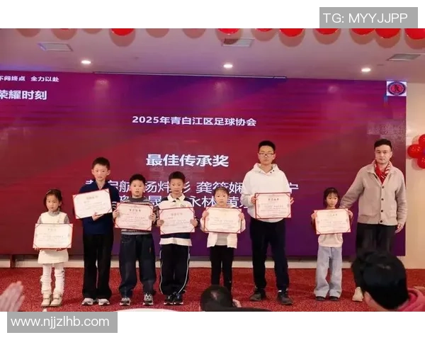 激情四溢的足球年会节目盛典展现球员风采与团队精神的精彩瞬间