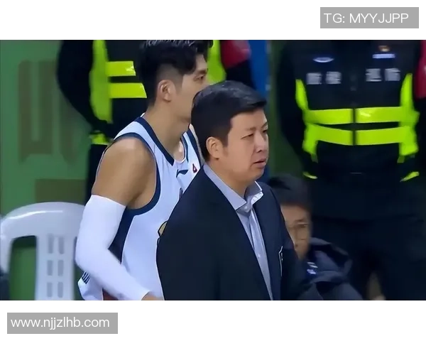 武汉篮球队实力引发热议球迷对球队表现的不同看法与争论